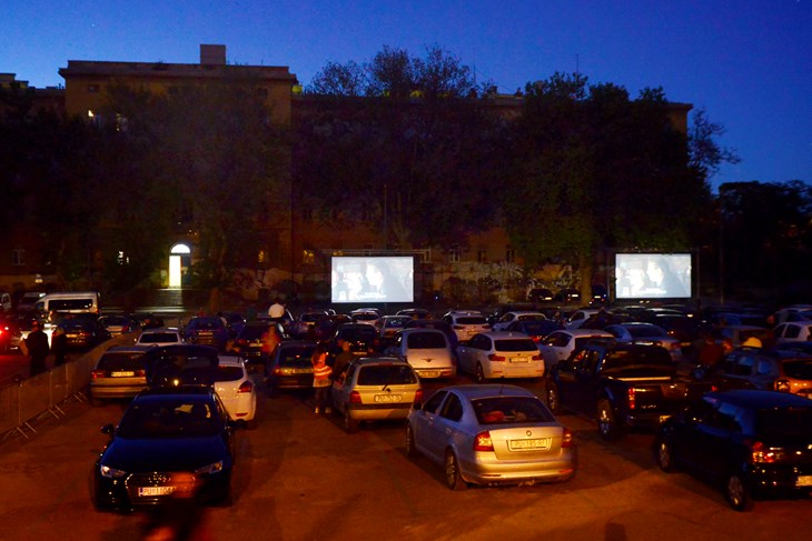 Drive in kino na parkiralištu Rojca 2021. godine (Snimio Dejan Štifanić)